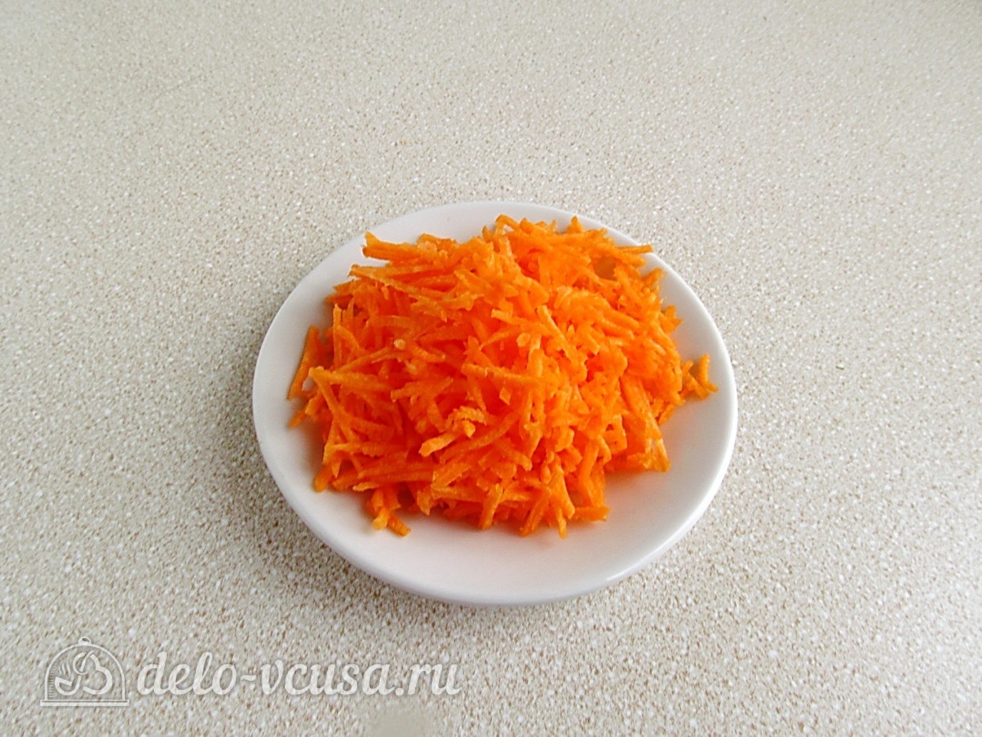 Шаг 5 приготовления Салат из капусты, курицы и кукурузы