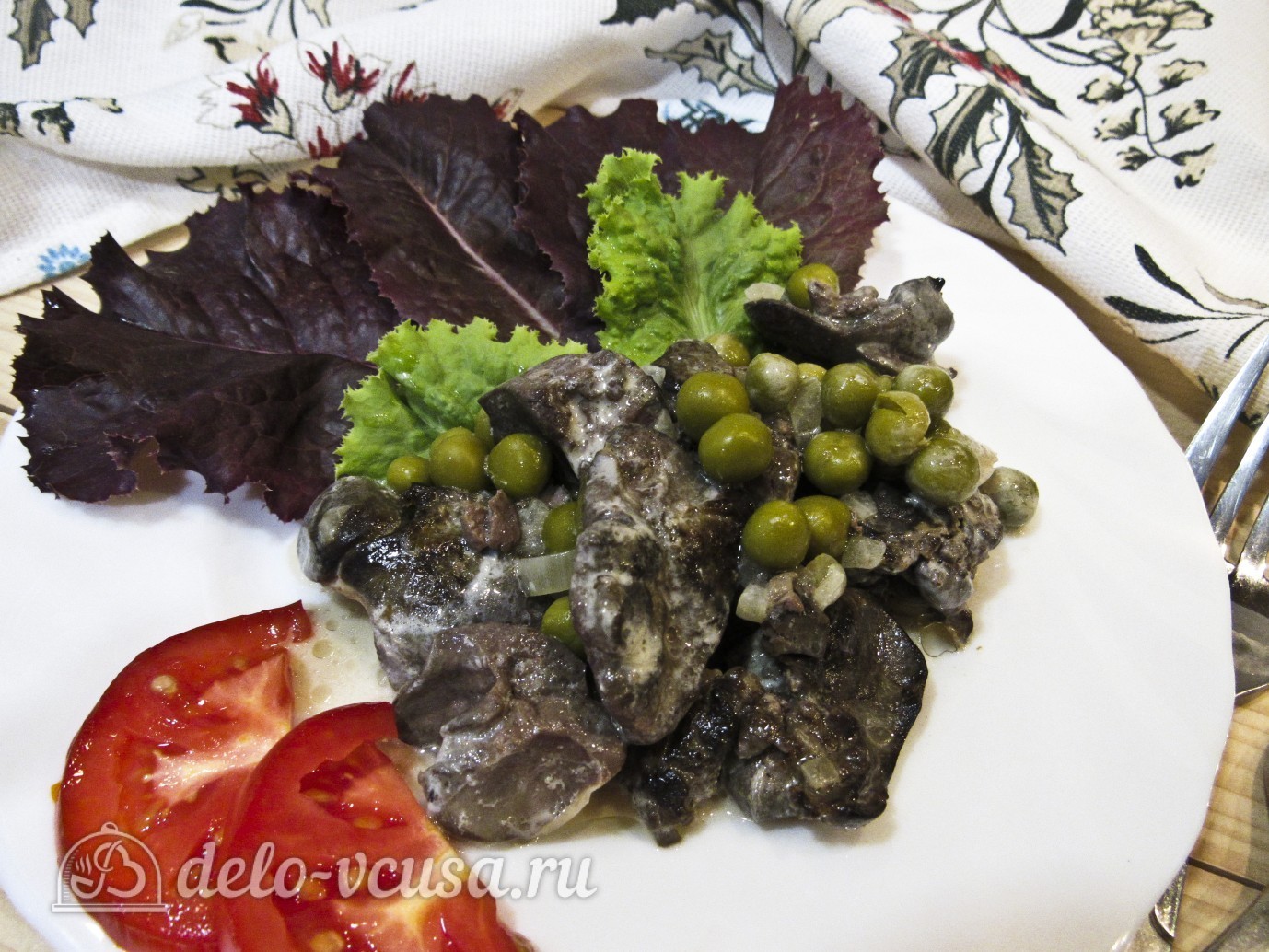 Шаг 9 приготовления Куриная печень с зеленым горошком