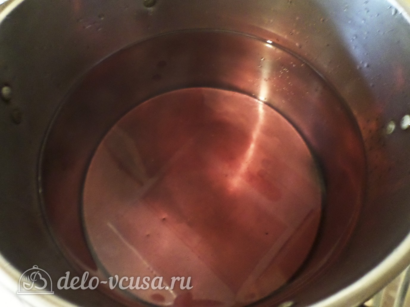 Шаг 8 приготовления Компот из абрикосов и черной смородины на зиму