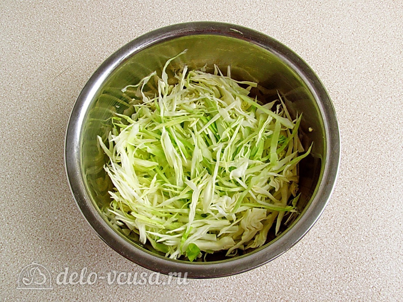 Шаг 1 приготовления Салат из капусты, перца и кукурузы