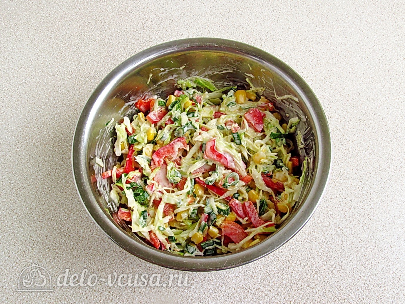 Шаг 7 приготовления Салат из капусты, перца и кукурузы