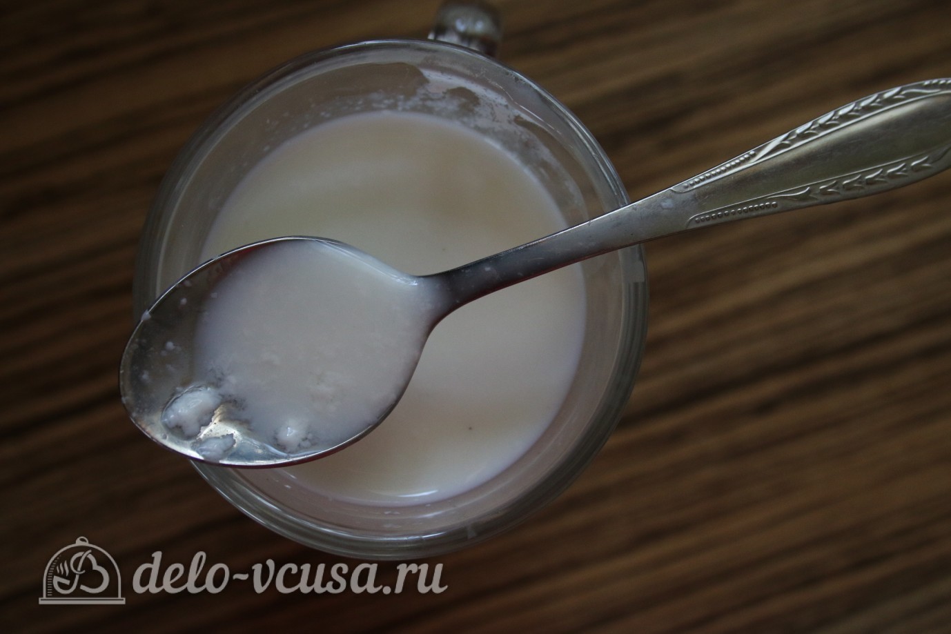 Шаг 1 приготовления Оладьи на молоке