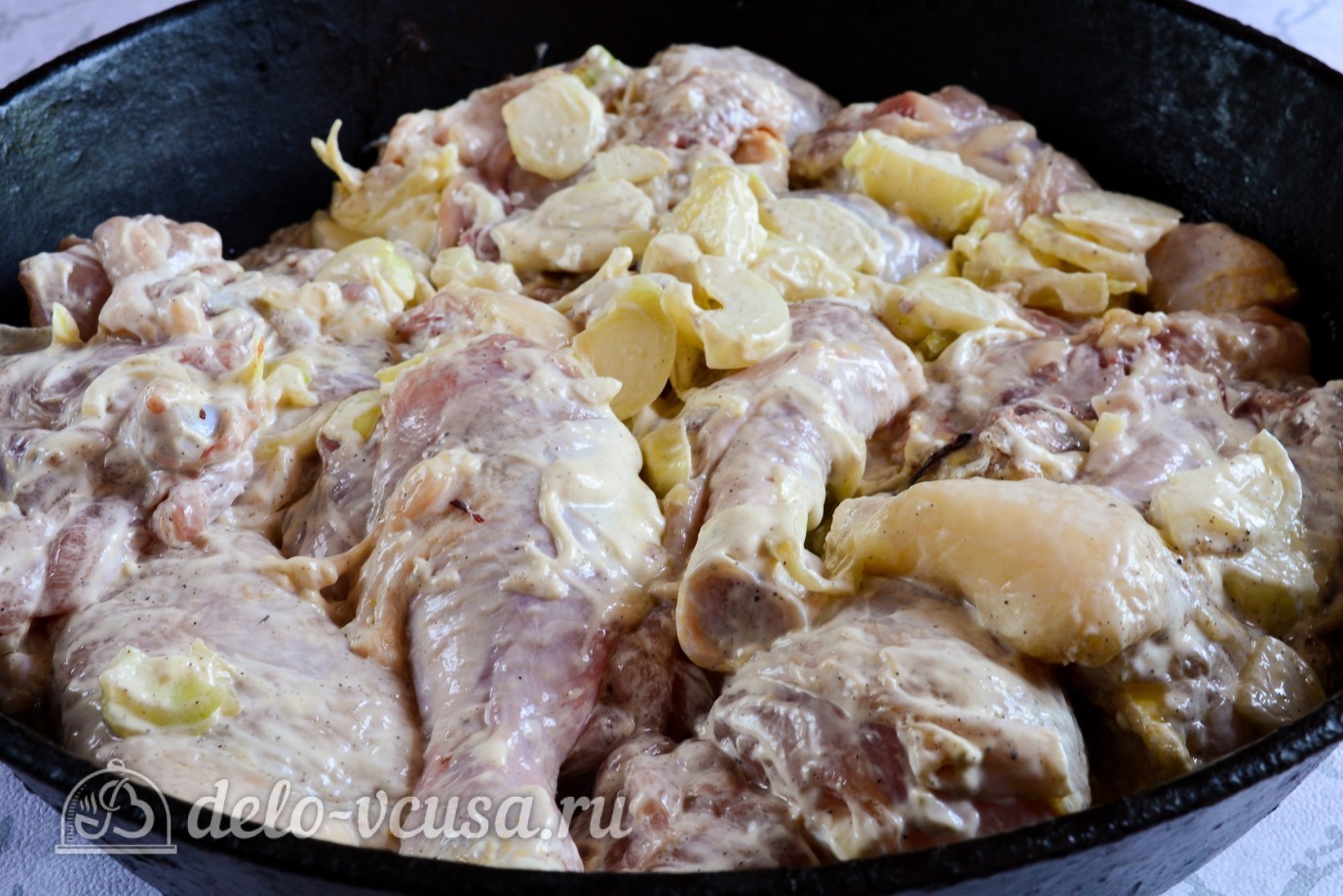 Шаг 6 приготовления Тушеная курица в майонезе на сковороде