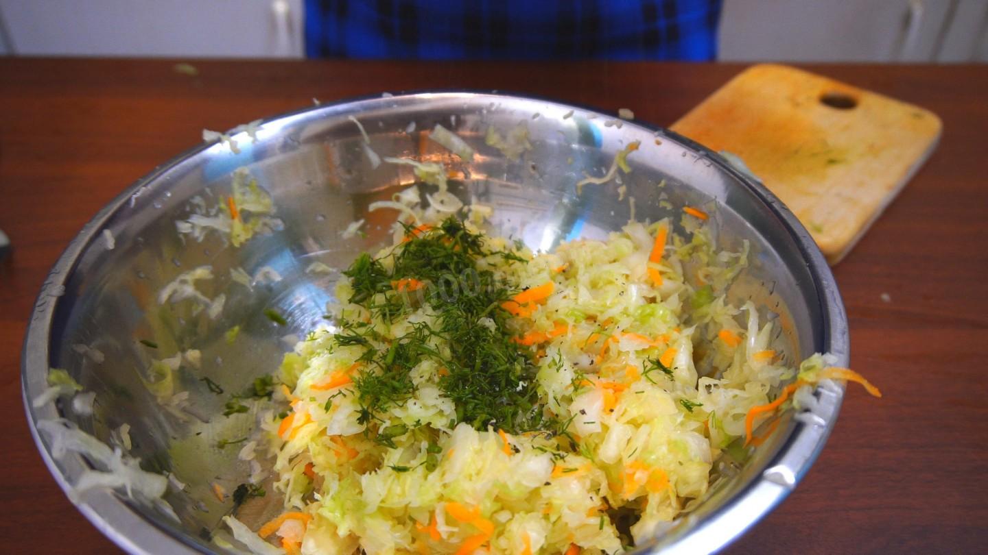 Шаг 9 приготовления Салат из свежей капусты и моркови с сахаром