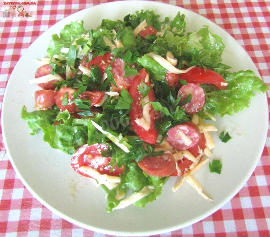 Обложка рецепта Салат с сыром и охотничьими колбасками