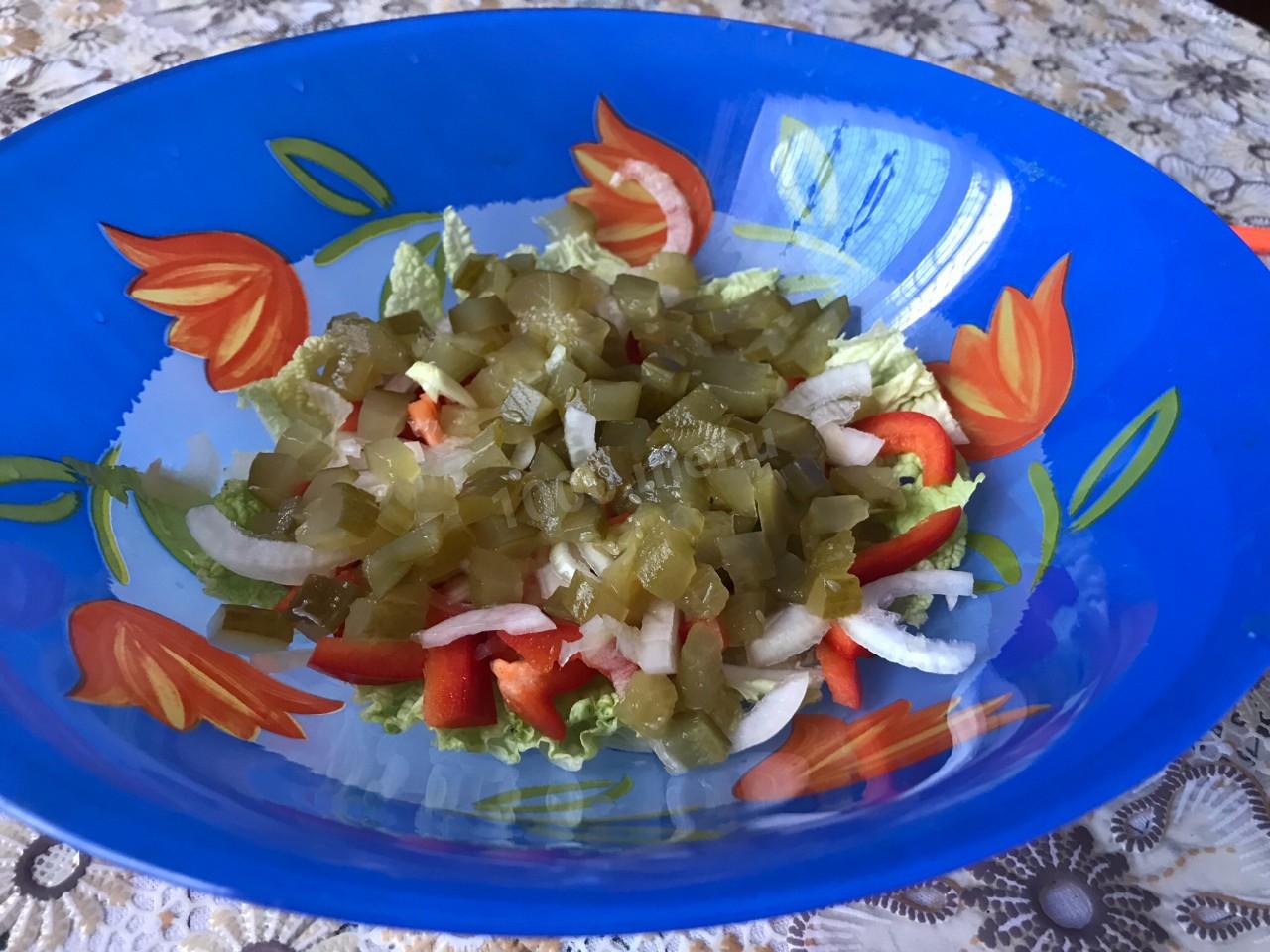 Шаг 3 приготовления Салат из говядины и консервированной фасоли