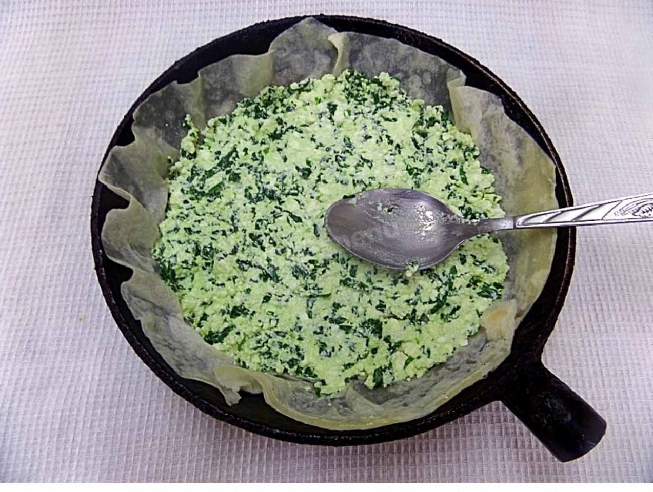 Шаг 7 приготовления Ачма с творогом сыром и зеленью в лаваше
