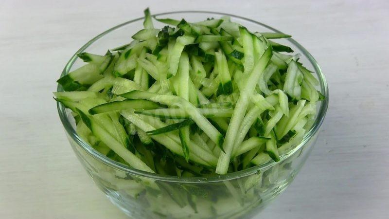 Шаг 4 приготовления Салат Диёр с жареной картошкой и яйцом