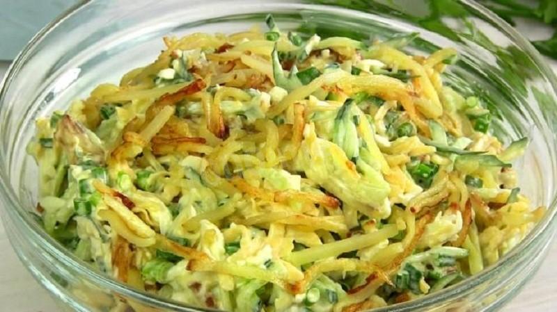 Обложка рецепта Салат Диёр с жареной картошкой и яйцом