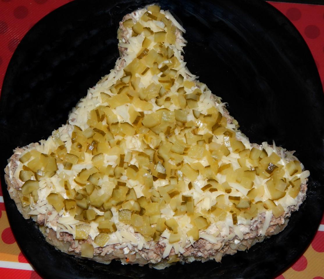 Шаг 6 приготовления Салат Шапка Деда Мороза