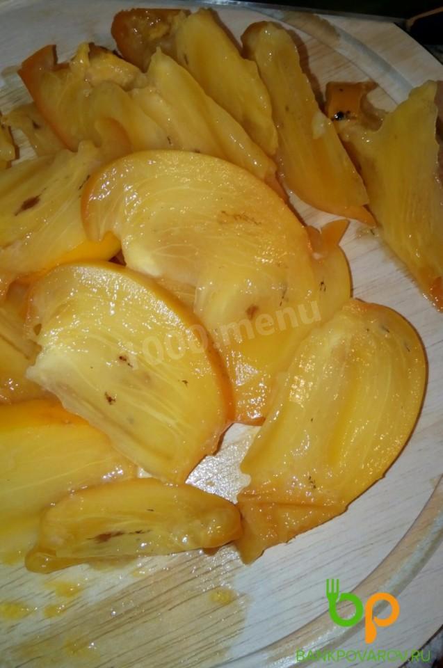 Шаг 2 приготовления Салат Хрумка с рукколой и хурмой