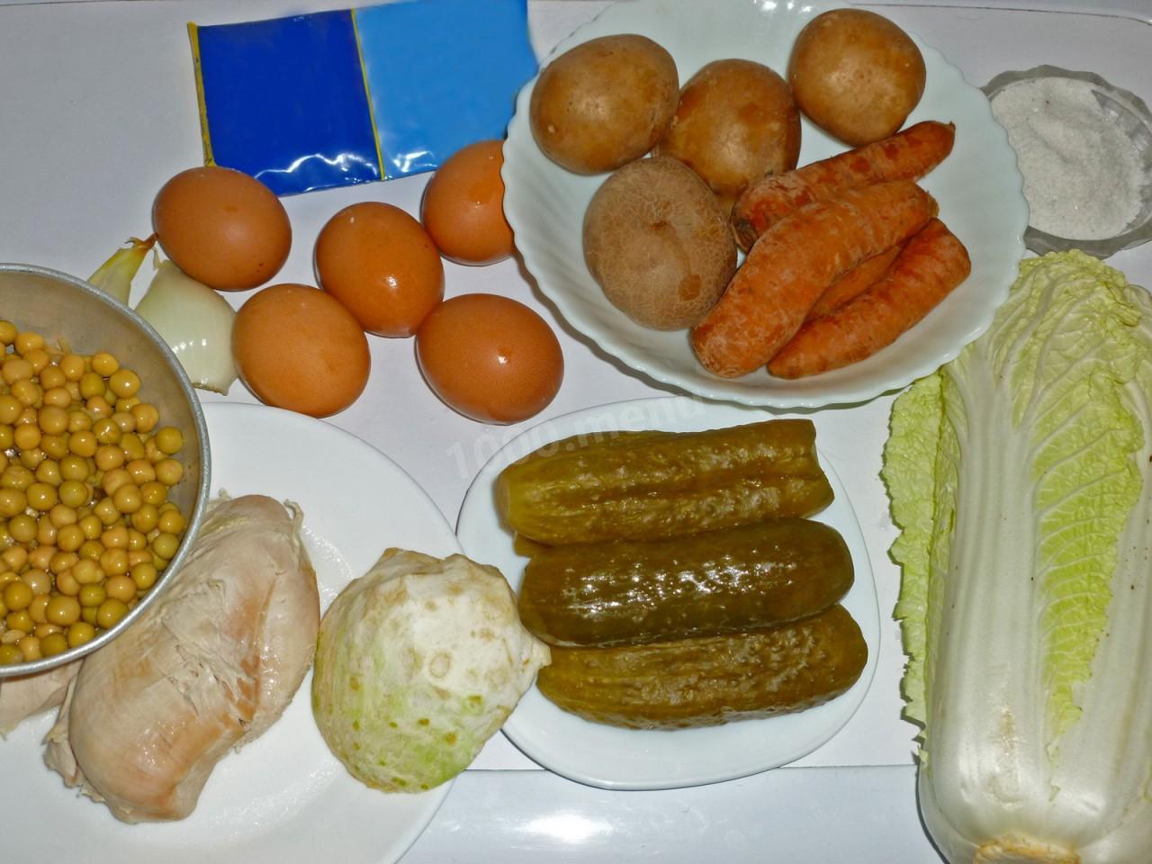 Шаг 1 приготовления Салат с пекинской капустой и куриной грудкой и сельдереем