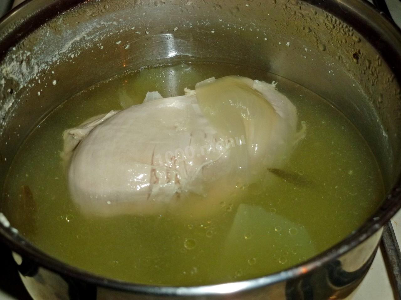 Шаг 3 приготовления Салат с пекинской капустой и куриной грудкой и сельдереем