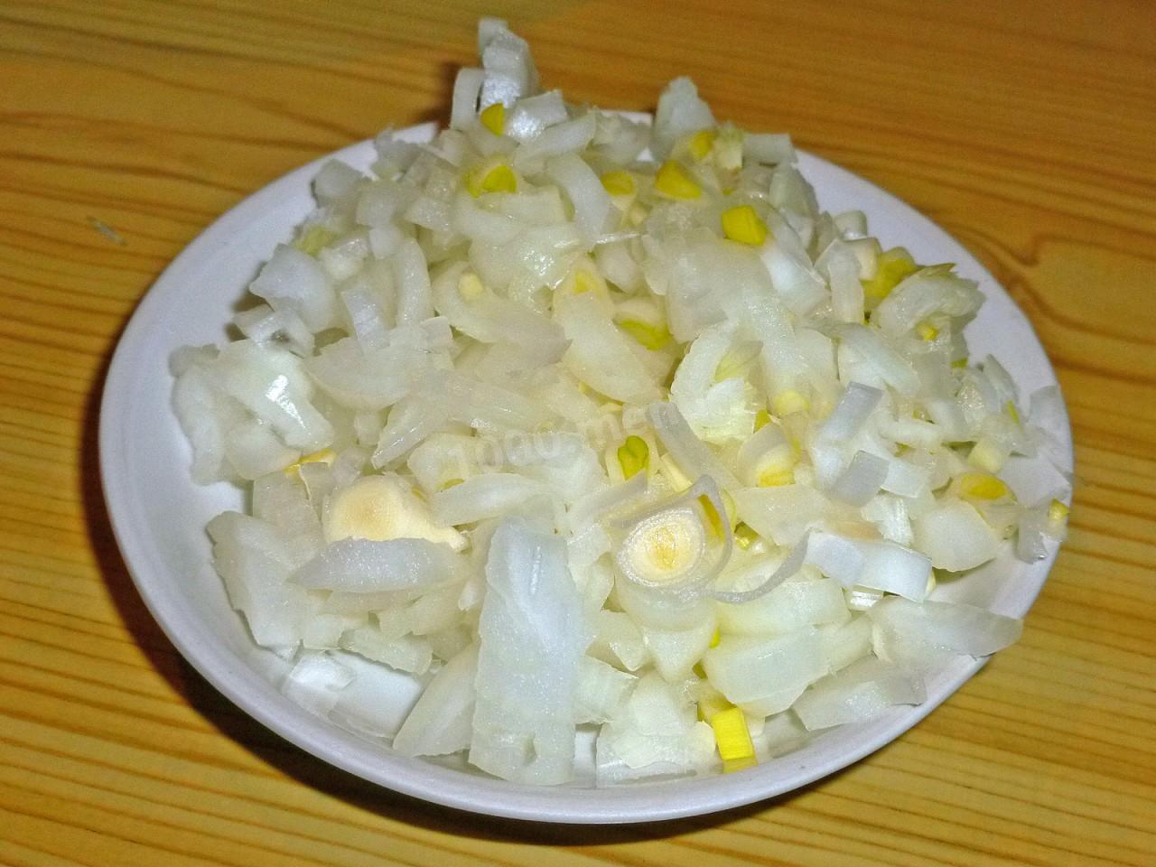 Шаг 6 приготовления Салат с пекинской капустой и куриной грудкой и сельдереем