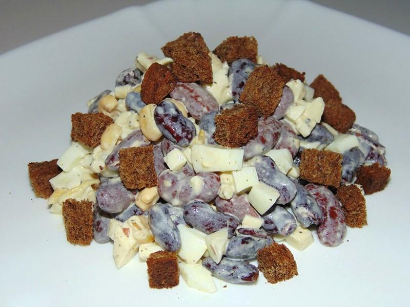 Обложка рецепта Салат с сыром косичка и сухариками