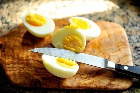 Шаг 4 приготовления Салат с курицей яйцом и помидором