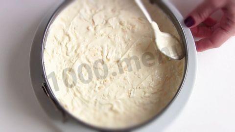 Шаг 11 приготовления Салат из крабовых палочек Крабовая слойка