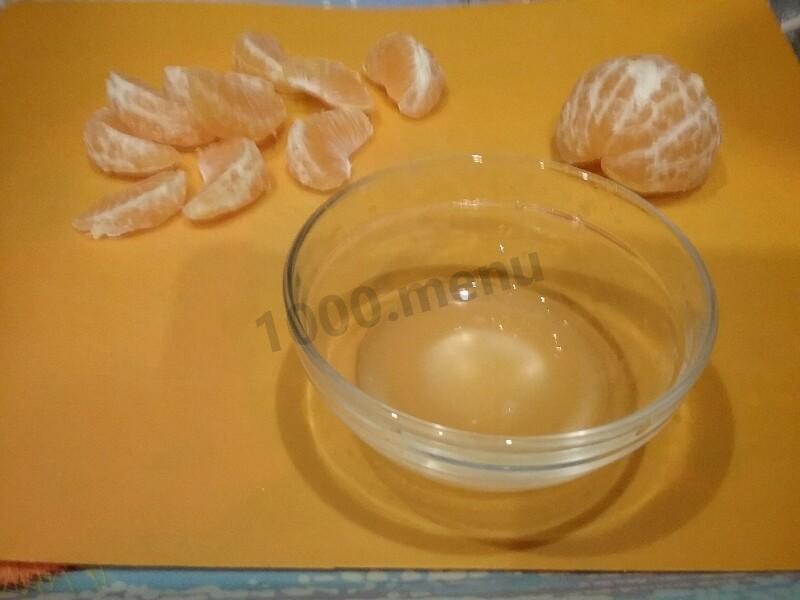 Шаг 1 приготовления Солнечный салат с мидиями и мандаринами