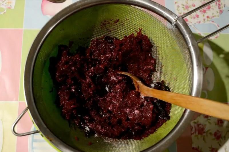Шаг 7 приготовления Салат Золотой петушок