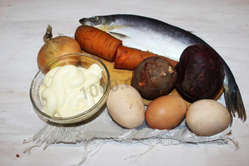 Шаг 1 приготовления Сельдь под шубой Петух