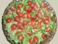Шаг 10 приготовления Салат Цезарь с курицей сухарями желтками