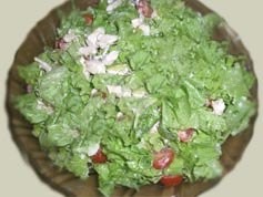 Шаг 12 приготовления Салат Цезарь с курицей сухарями желтками