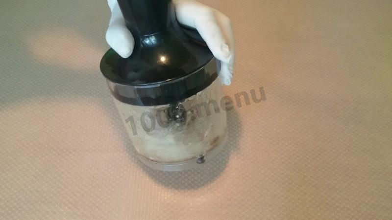 Шаг 3 приготовления Соус для цезаря с анчоусами