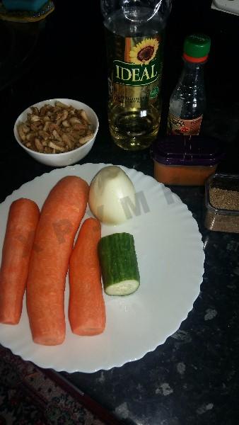 Шаг 1 приготовления Салат морковча с соевым мясом