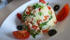 Шаг 3 приготовления Табуле с кускусом