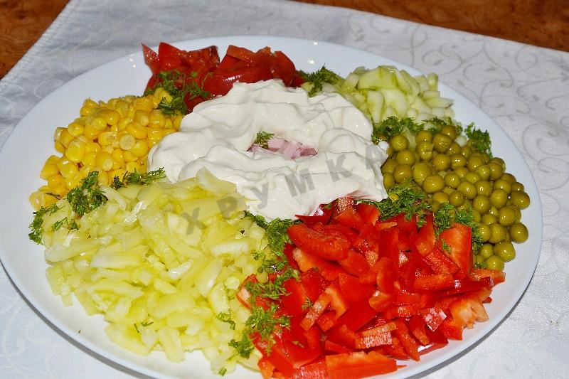 Шаг 13 приготовления Салат Любимый с колбасой и овощами