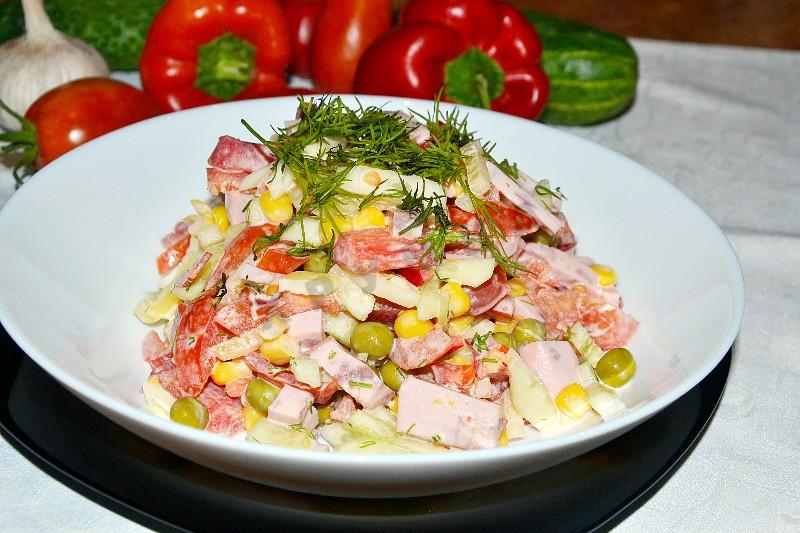 Шаг 15 приготовления Салат Любимый с колбасой и овощами