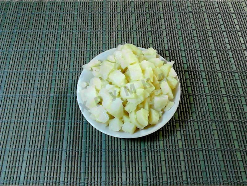 Шаг 6 приготовления Салат из квашеной капусты с картошкой огурцами