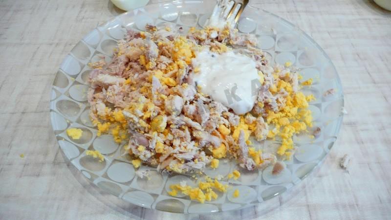 Шаг 12 приготовления Салат Сугроб с курицей, картофелем и болгарским перцем