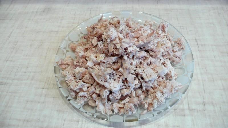 Шаг 2 приготовления Салат Сугроб с курицей, картофелем и болгарским перцем