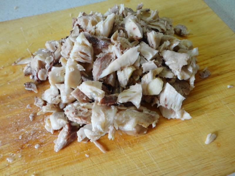 Шаг 5 приготовления Салат с твердым сыром жареными шампиньонами и яйцом