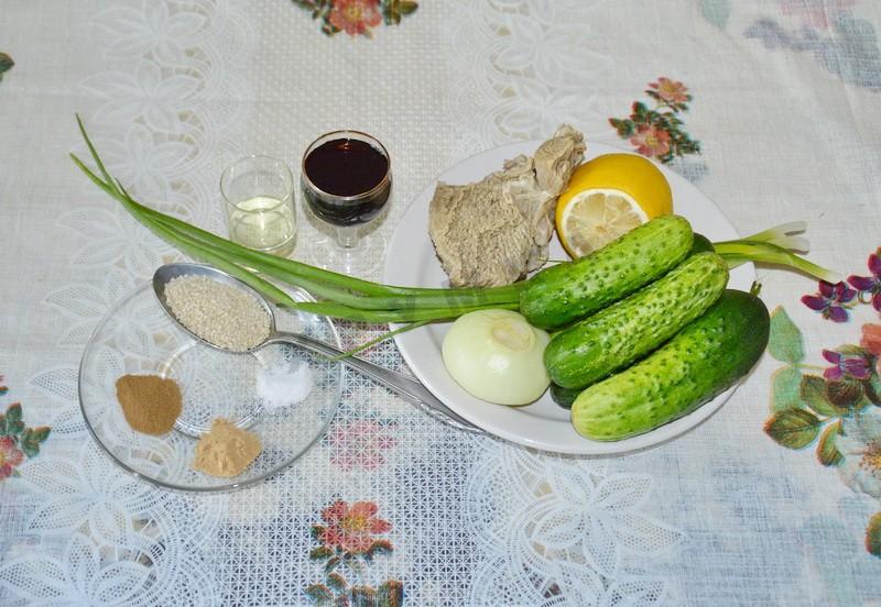 Шаг 1 приготовления Салат с соевым соусом говядиной огурцами