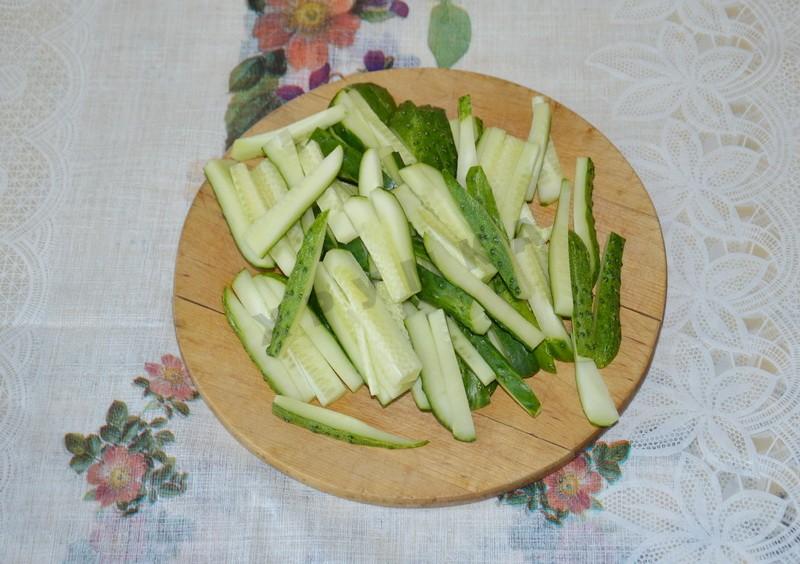 Шаг 2 приготовления Салат с соевым соусом говядиной огурцами