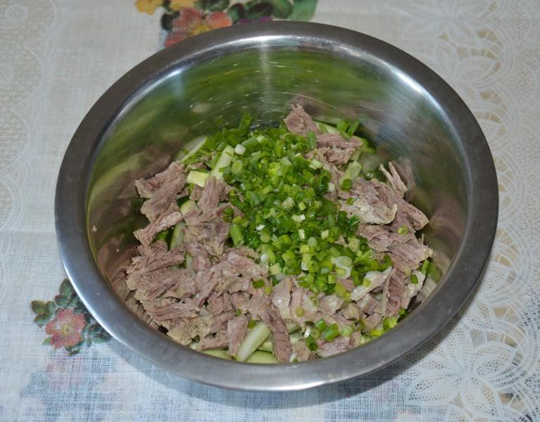 Шаг 5 приготовления Салат с соевым соусом говядиной огурцами