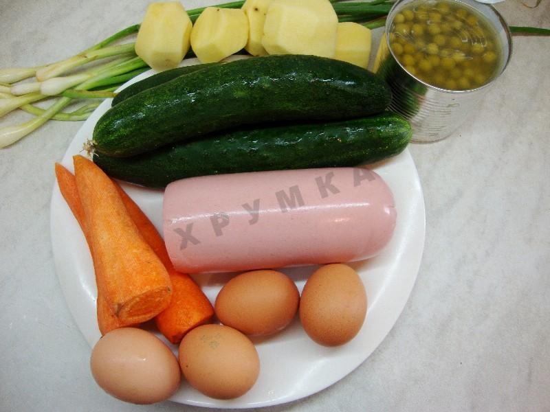 Шаг 1 приготовления Салат Зимний со свежими огурцами