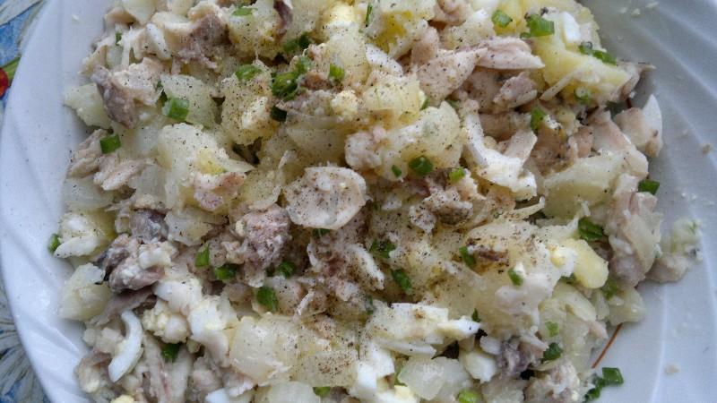 Шаг 8 приготовления Салат из щучьих голов с картошкой
