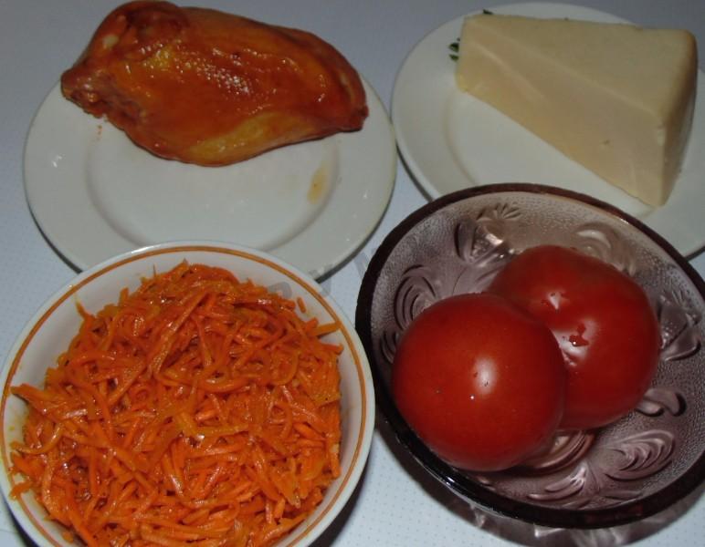 Шаг 1 приготовления Салат с копченой курицей помидорами корейской морковью