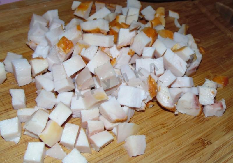 Шаг 2 приготовления Салат с копченой курицей помидорами корейской морковью
