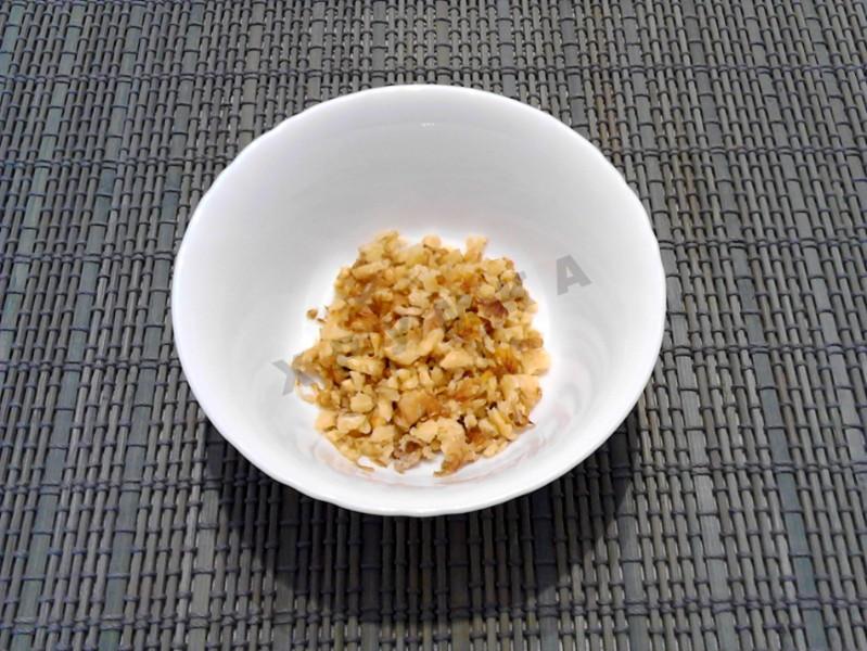 Шаг 6 приготовления Салат с сыром орехами перепелиным яйцом