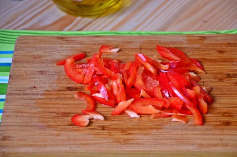 Шаг 4 приготовления Салат редис, пекинская капуста и перец болгарский с фетой