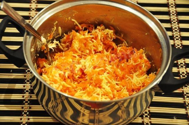 Шаг 9 приготовления Салат из свеклы с чесноком и сыром Монгольская горка