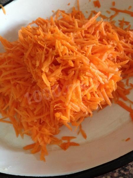 Шаг 3 приготовления Салат рыбный с фасолью и овощами