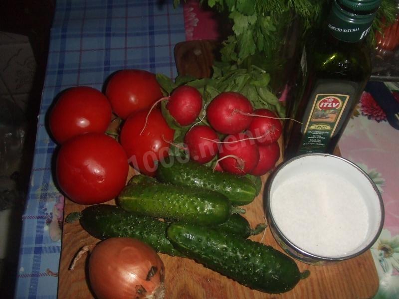 Шаг 1 приготовления Летний салат помидоры, огурцы, редис