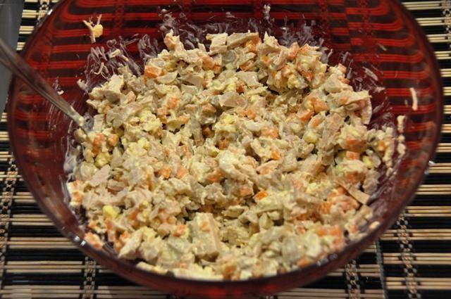 Шаг 10 приготовления Салат слоеный Курочка