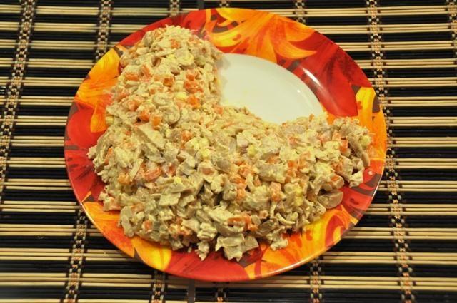 Шаг 12 приготовления Салат слоеный Курочка