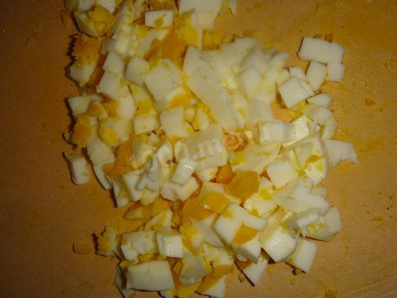 Шаг 8 приготовления Салат Оливье со свежими огурцами